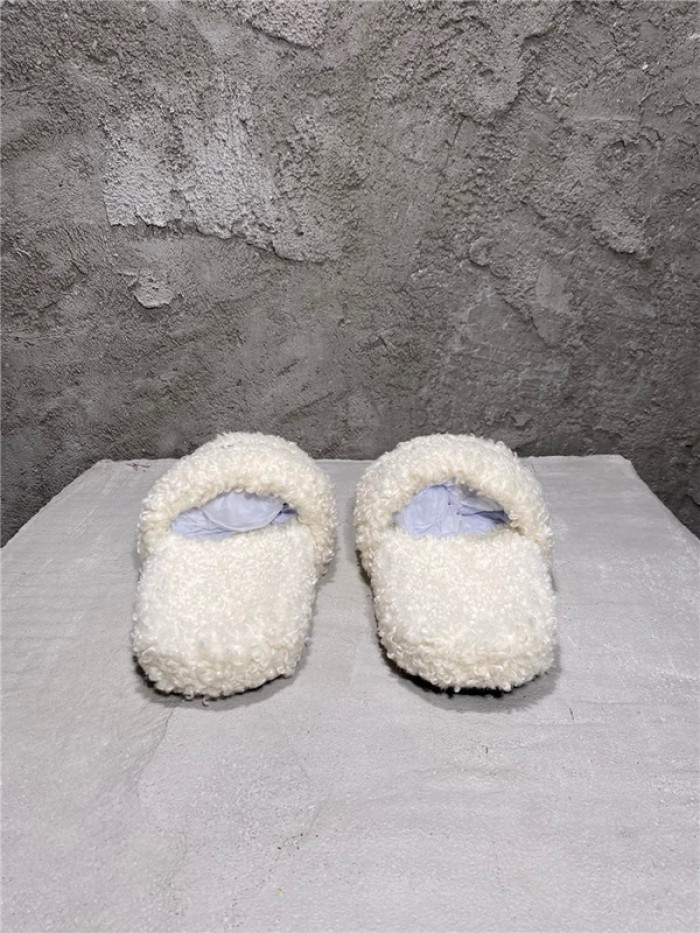 BLCG SLIPPERS