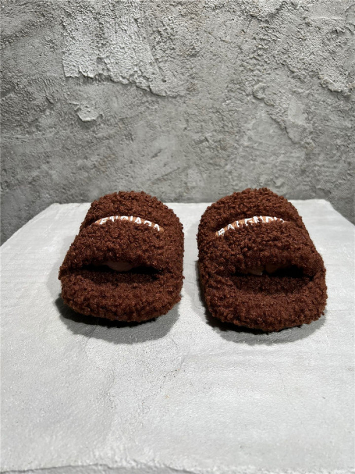 BLCG SLIPPERS