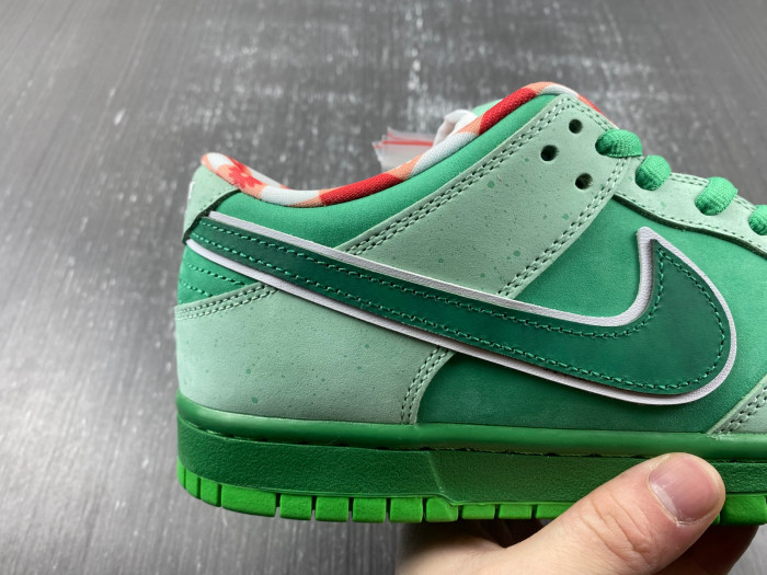 concepts x T*f*ny co. x nike sb dunk low  bv1310-303