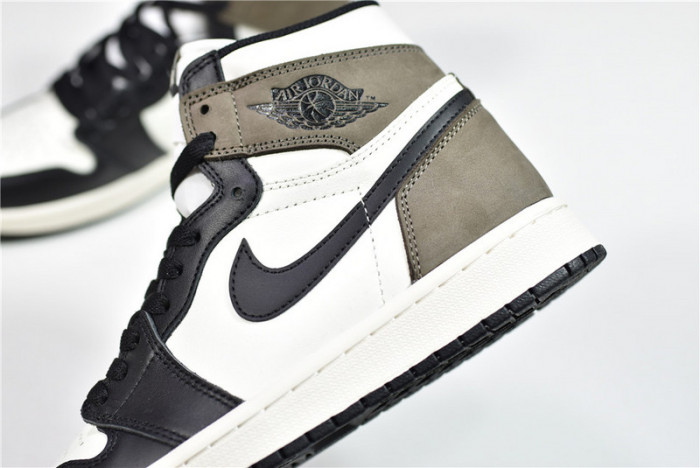 AIR Jordan 1 Retro High Dark Mocha 555088-105