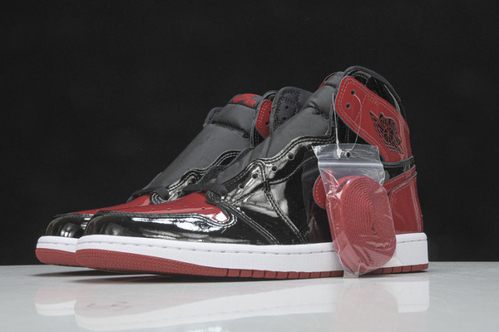Air Jordan 1 High OG “Bred Patent” 555088-063