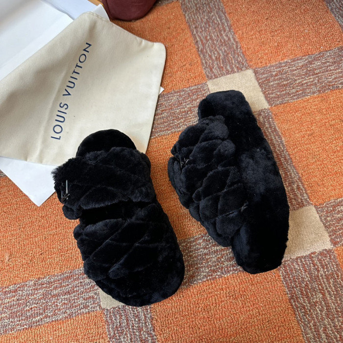 LV SLIPPERS