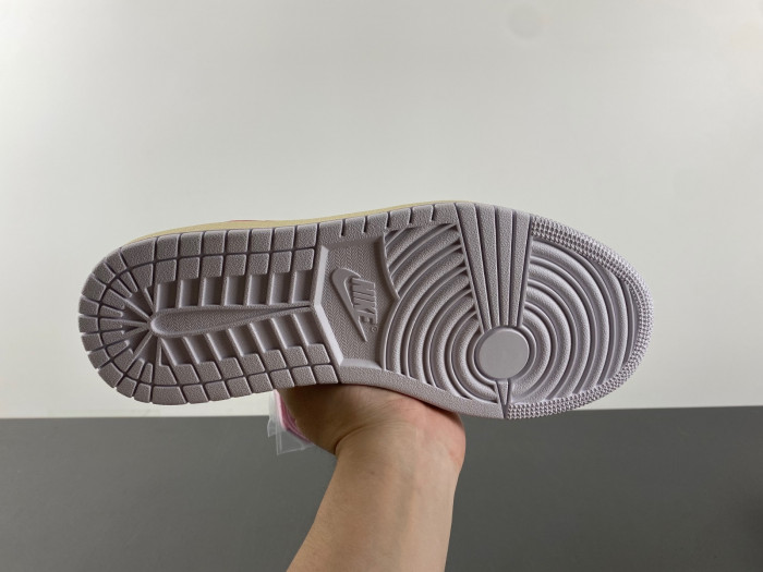 Travis Scott x Air Jordan 1 Low  CQ4277-113