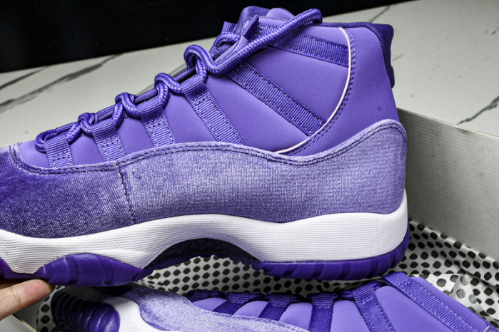Air Jordan 11  CT8012-555
