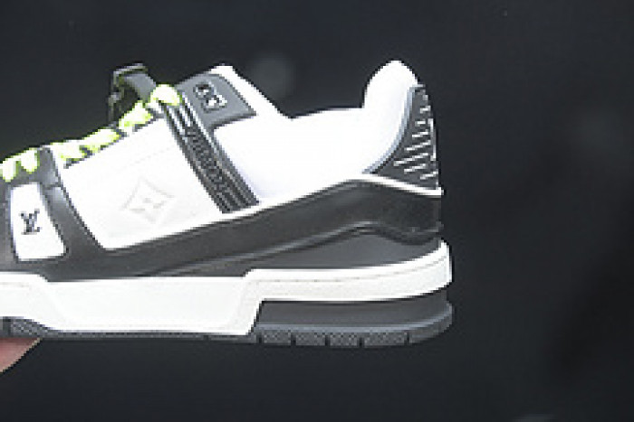 LV SNEAKER LOW YEE-004