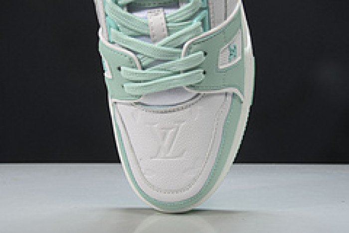LV SNEAKER LOW YEE-008