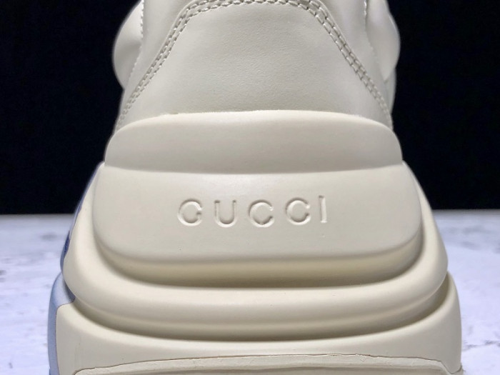 Gv*c trainer sneaker  576052 drw00 9522