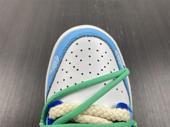 NIKE DUNK LOW SE ‘’ FREE.99