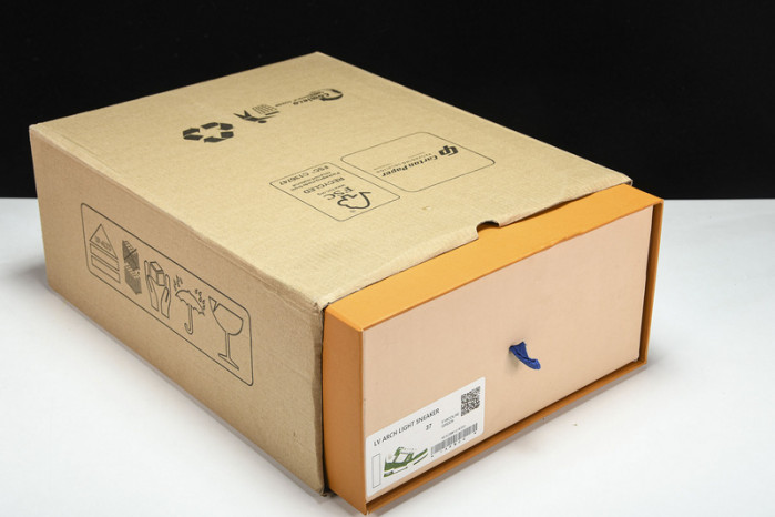 LV SNEAKER LOW YEE-003