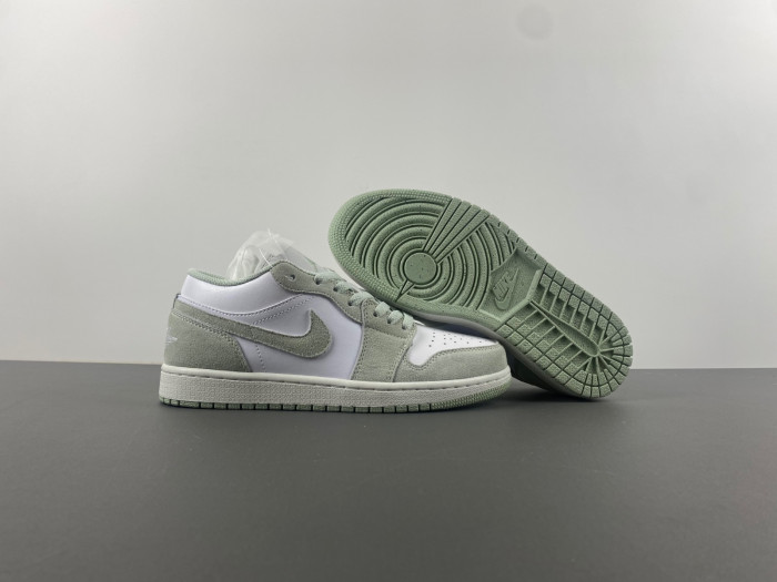 Air Jordan 1 Low “Light Green”  FN5214-131