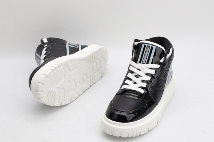 D10R B27 High Top Sneaker