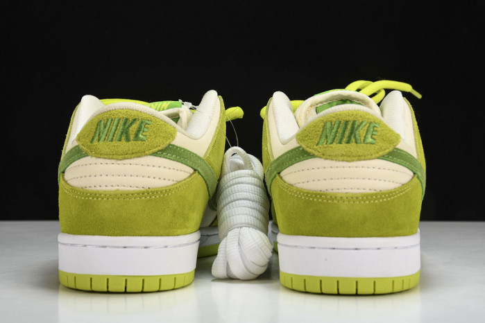 Nike Dunk Low "Green Apple"   DM0807-300