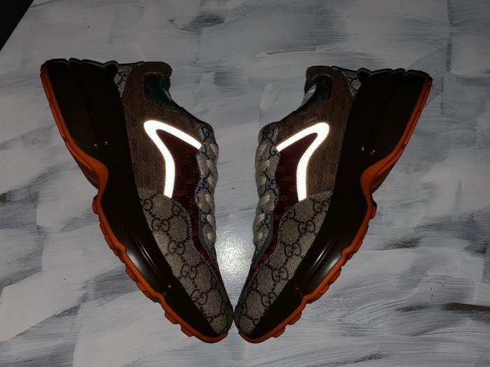 Gv*c rhyton vintage trainer sneaker 620185 99wg0 6060