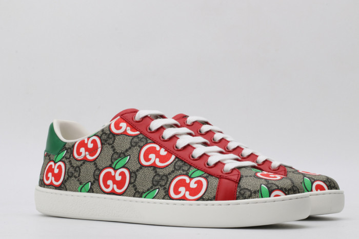 Gv*c ace embroidered low-top sneaker