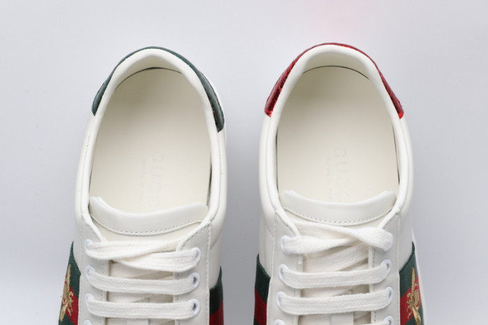 Gv*c ace embroidered low-top sneaker white with bee