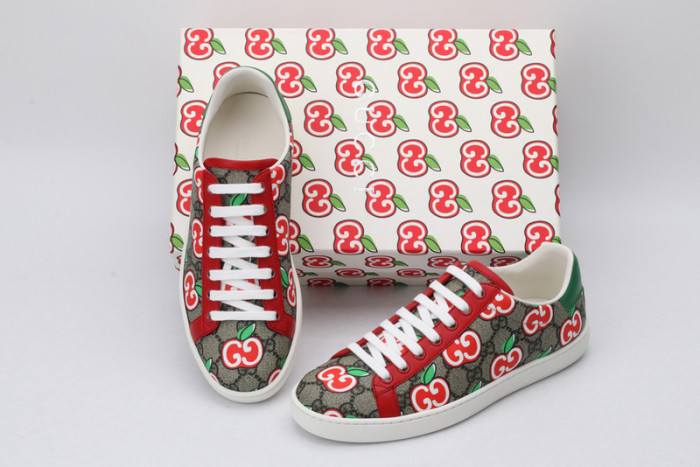 Gv*c ace embroidered low-top sneaker